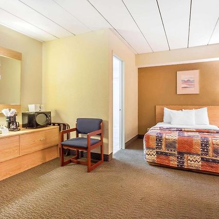 Rodeway Inn North Sandusky Exterior foto