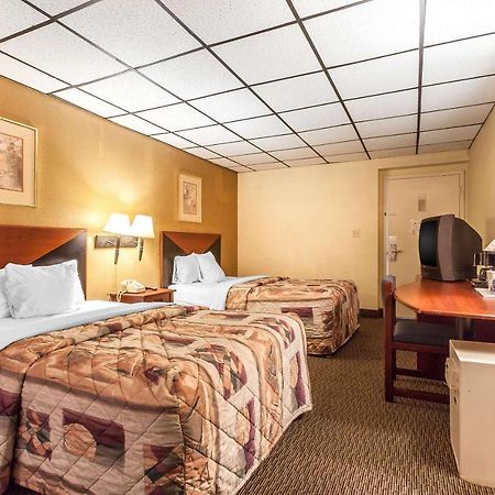 Rodeway Inn North Sandusky Exterior foto