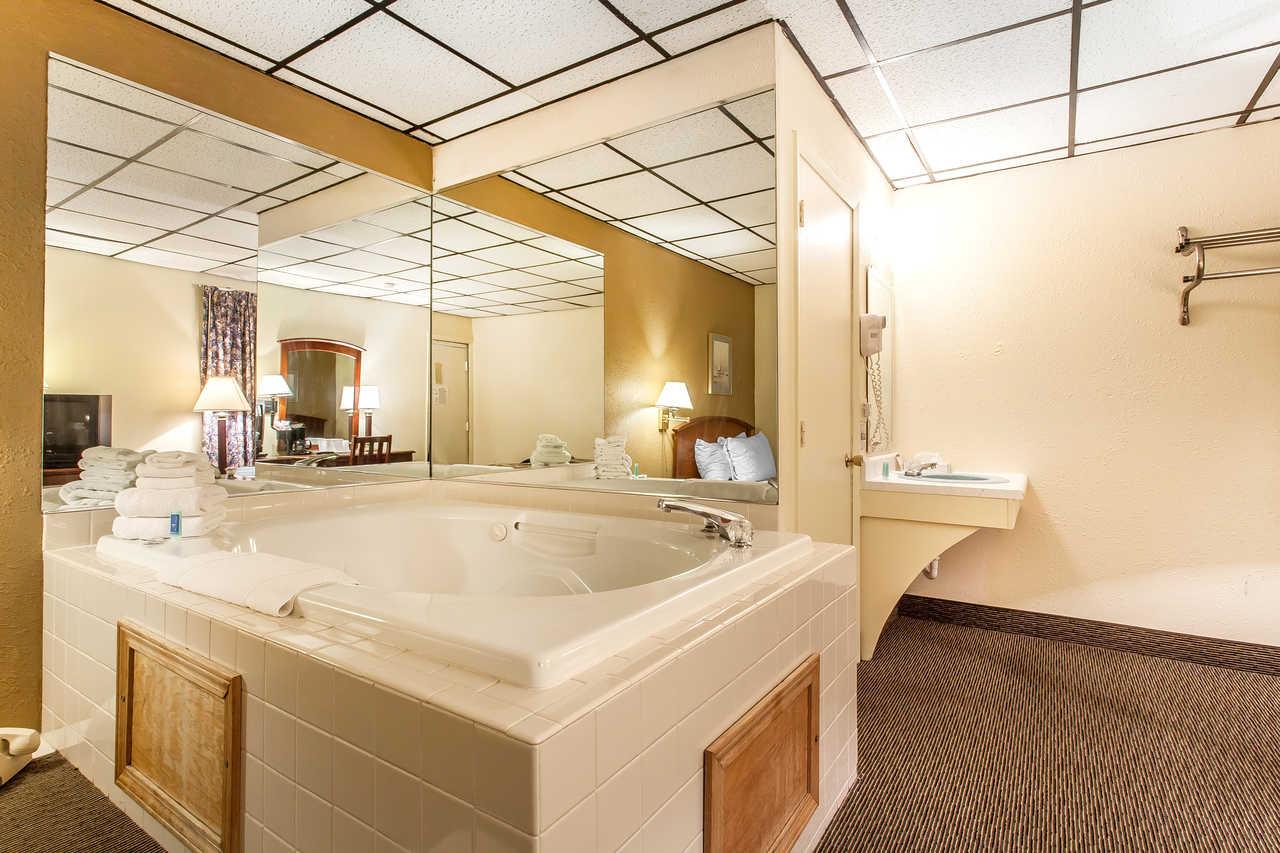 Rodeway Inn North Sandusky Exterior foto
